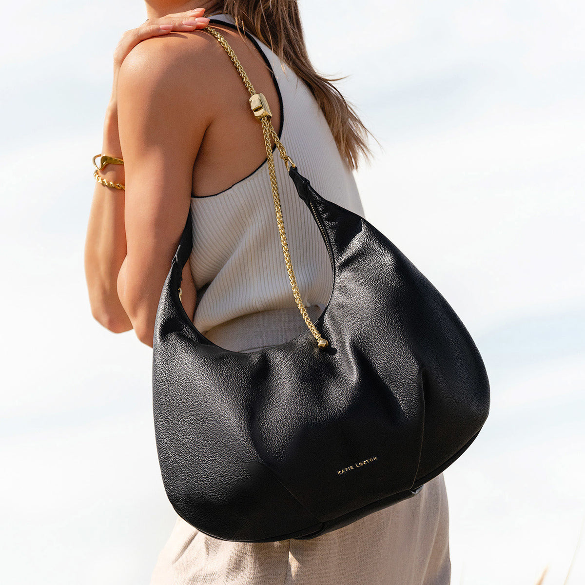 REMI SLIDER CHAIN SHOULDER BAG| Black | 13 3/8" x 15 1/8" x 7"
